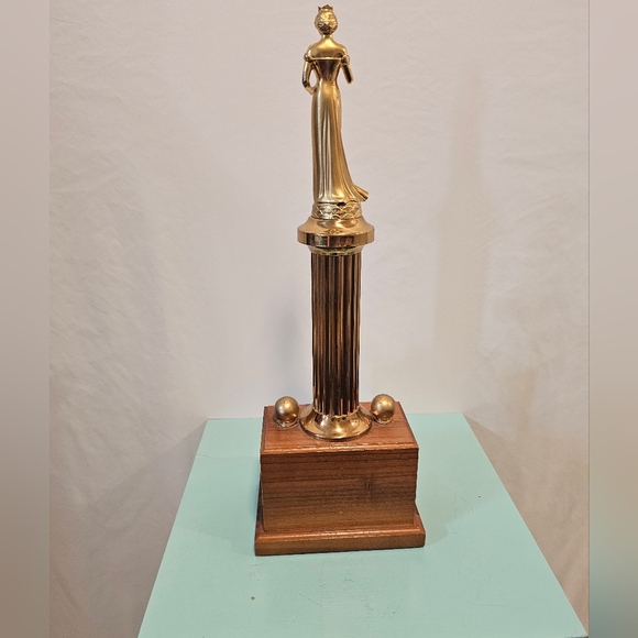 1965 Official Miss America Pageant Trophy 🏆 - Picture 3 of 9